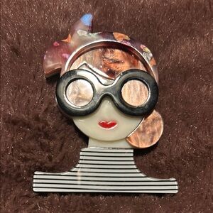 Stylish 3-5 Acrylic Brooch with Striped Design